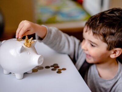 Cómo Enseñar Sobre el Ahorro a los Niños Desde Pequeños